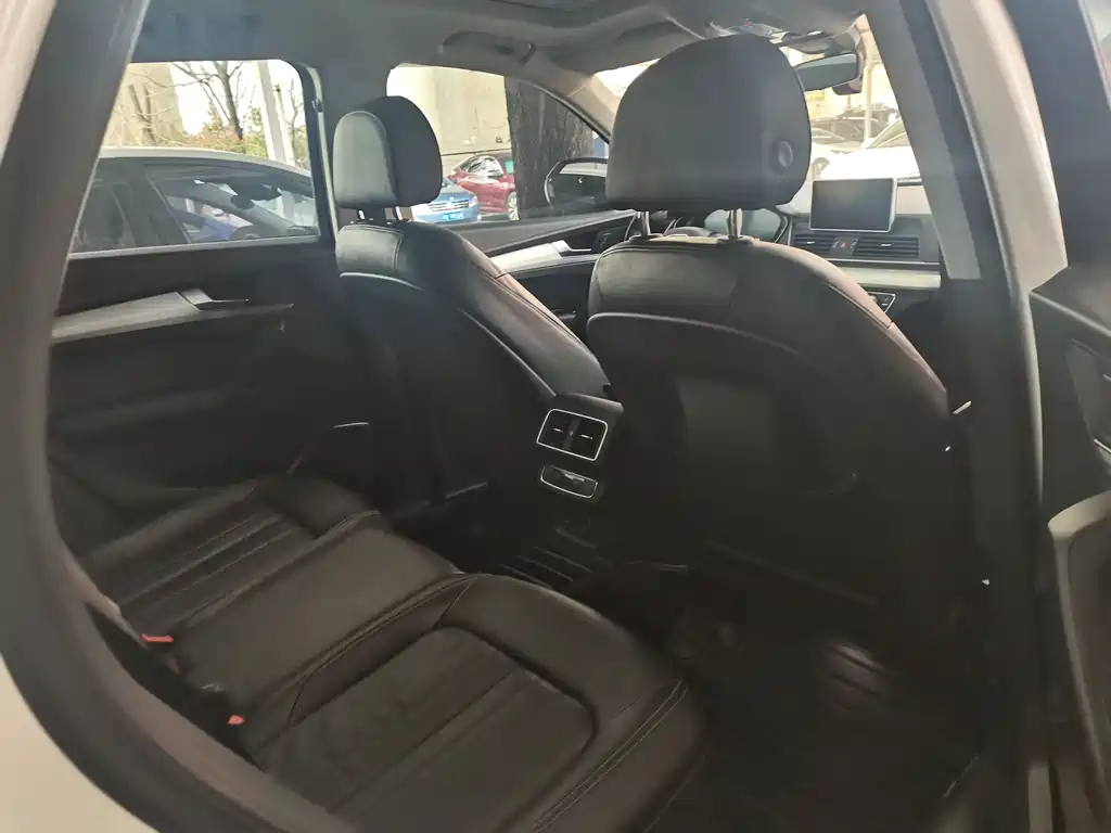 Audi Q5L 2020 40 TFSI enjoys fashionable style купить на сайте DeffCars