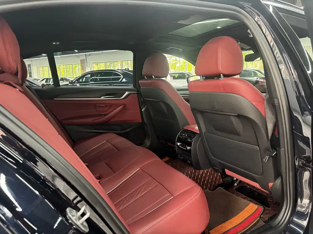 BMW 5 Series 2022 530Li Leading M Sports Package купить на сайте DeffCars