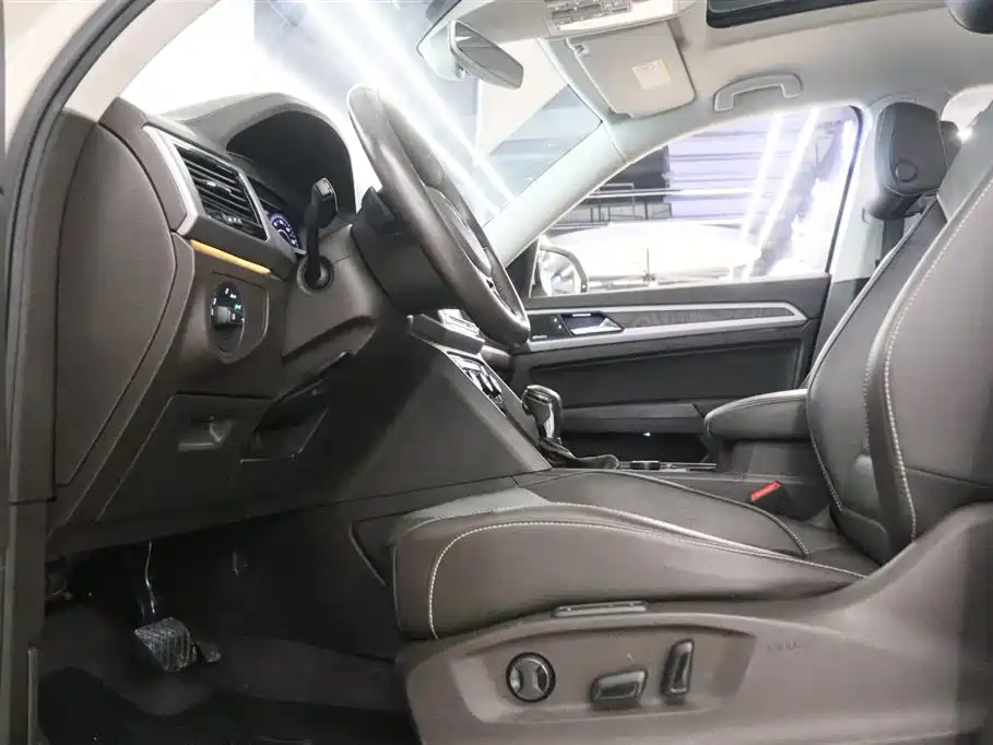 Touron 2017 380TSI four-wheel drive flagship version купить на сайте DeffCars