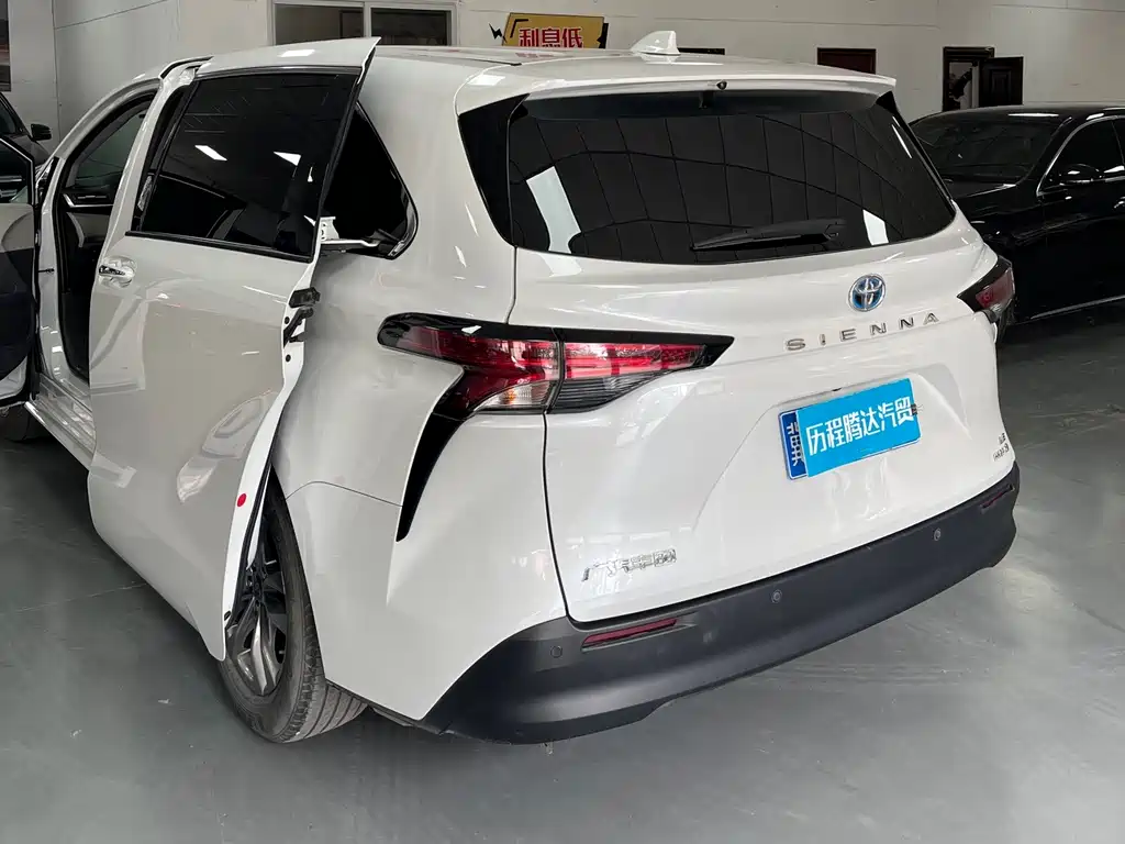 SIENNA 2023 2.5L Hybrid Comfort Edition купить на сайте DeffCars