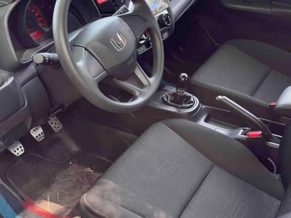 Fit 2016 1.5L LX manual comfort model купить на сайте DeffCars