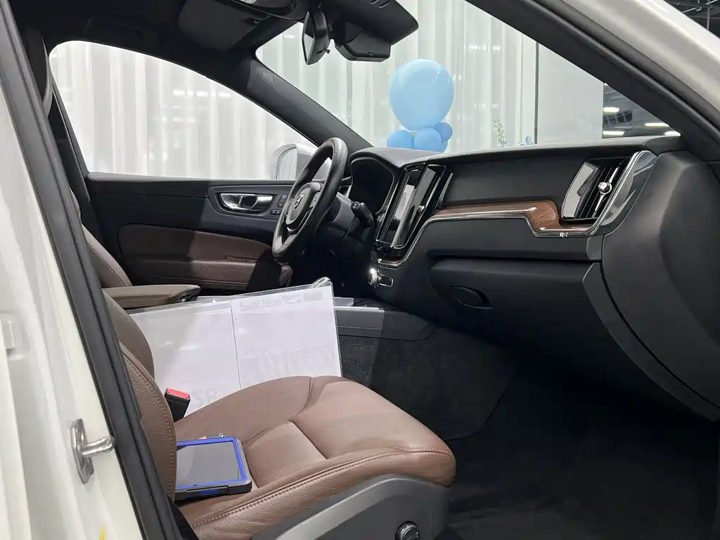 Volvo XC60 2022 B5 four-wheel drive Zhiyi Luxury Edition купить на сайте DeffCars