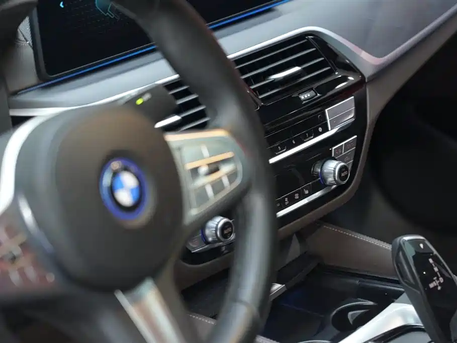 BMW 5 Series New Energy 2022 Model 2 535Le M Sports Package купить на сайте DeffCars