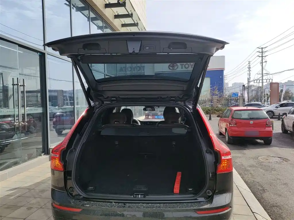 Volvo XC60 2025 B5 four-wheel drive Zhiyi Luxury Edition купить на сайте DeffCars