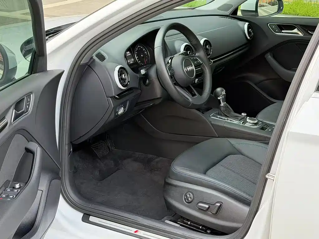 Audi A3 2019 Limousine 35 TFSI Sports National VI купить на сайте DeffCars