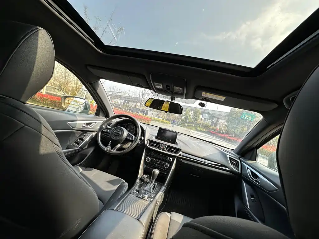 Mazda CX-4 2018 2.0L automatic two-wheel drive blue sky grade technology limited edition купить на сайте DeffCars