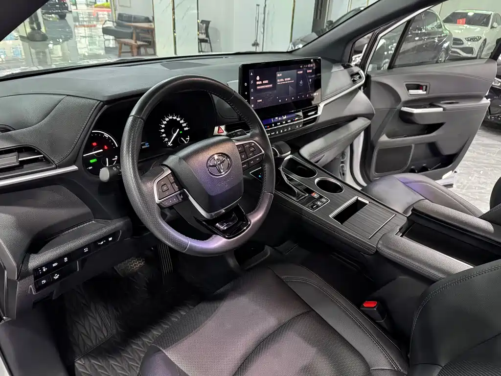SIENNA 2024 2.5L Hybrid Premium Edition купить на сайте DeffCars