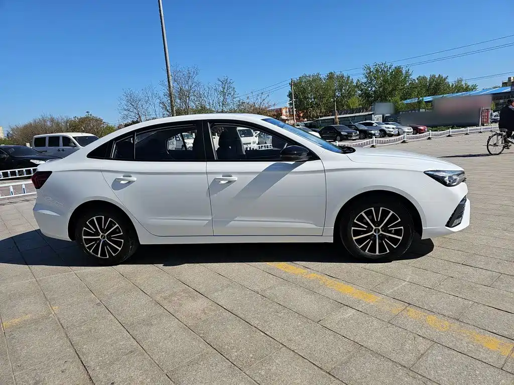 Roewe i5 2021 1.5L CVT Platinum Edition купить на сайте DeffCars