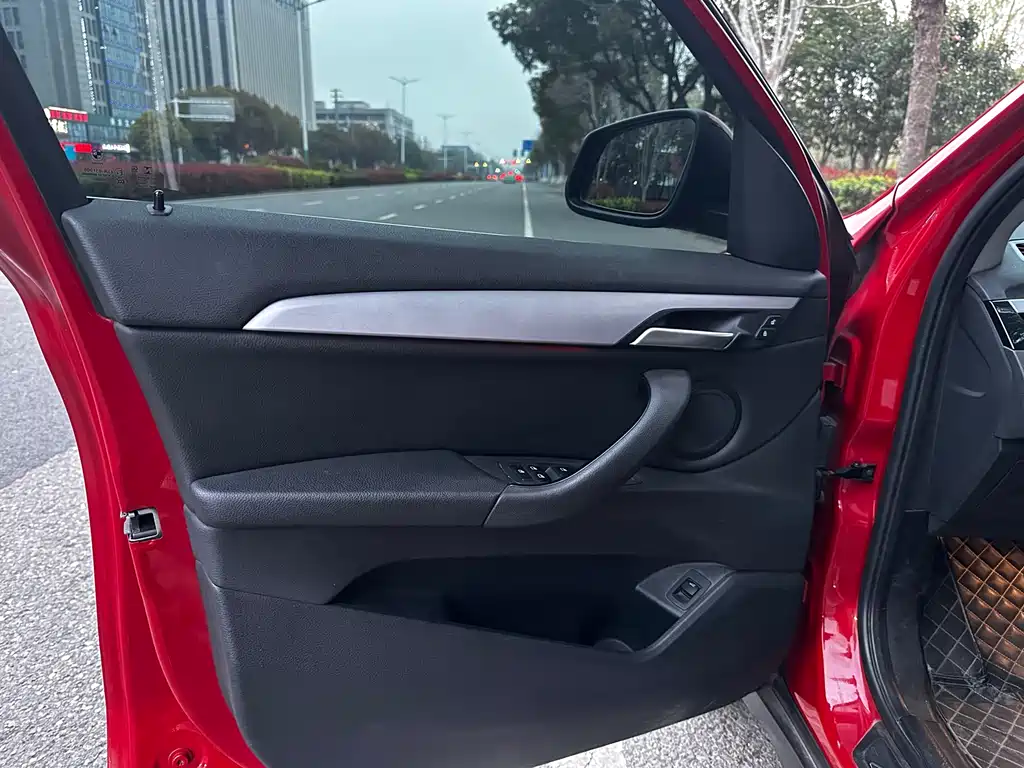 BMW X1 2019 sDrive20Li Leading Model купить на сайте DeffCars