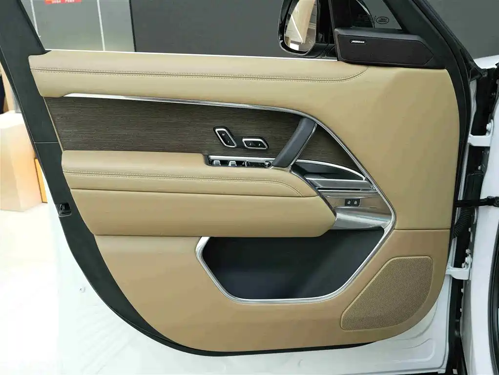 Range Rover 2023 3.0 L6 400PS Seven-seater Extended Edition купить на сайте DeffCars