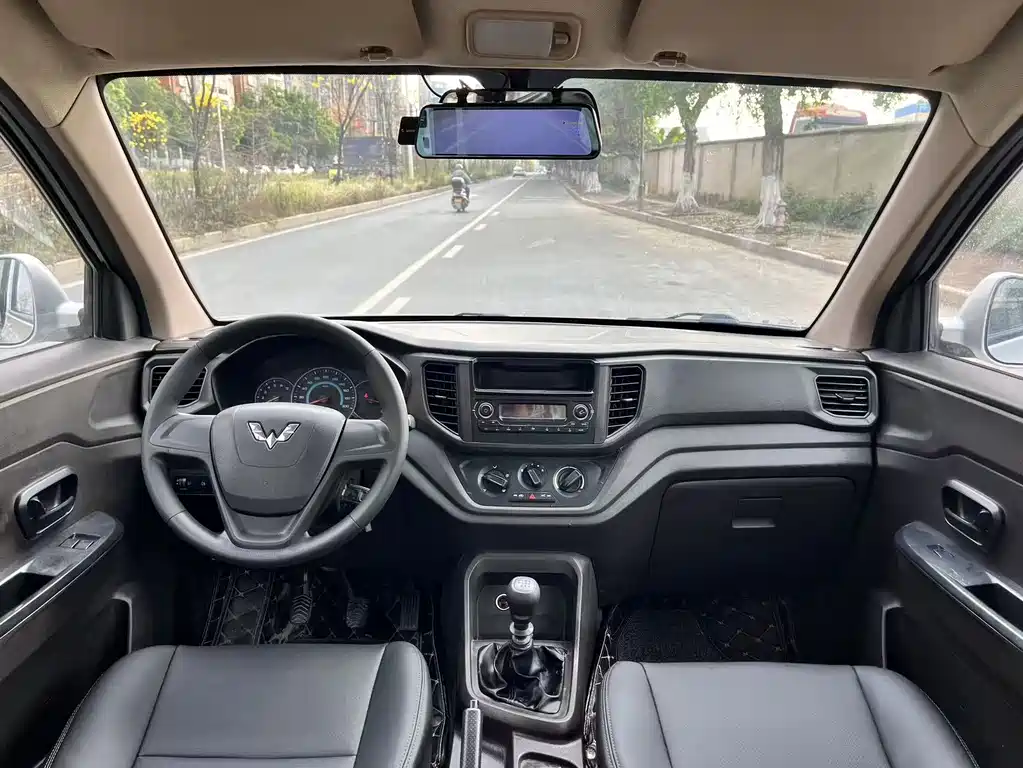 Wuling Hongguang V 2019 1.5L standard L2B купить на сайте DeffCars