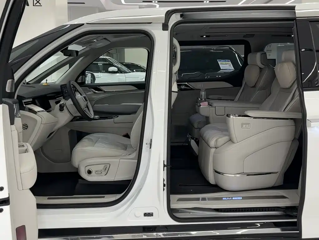 Volvo EM90 2025 Ultra six-seater купить на сайте DeffCars
