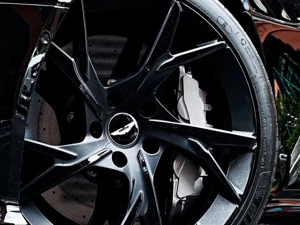 Aston Martin DBS 2019 DBS Superleggera V12 Coupe купить на сайте DeffCars