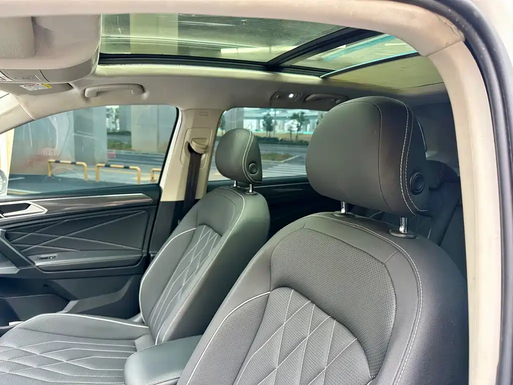 Tiguan L 2023 330TSI automatic two-wheel drive R-Line version купить на сайте DeffCars