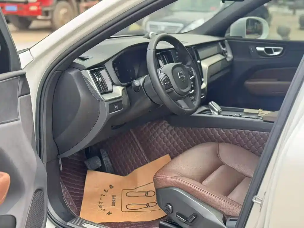 Volvo XC60 2024 B5 four-wheel drive Zhiyi Luxury Edition купить на сайте DeffCars