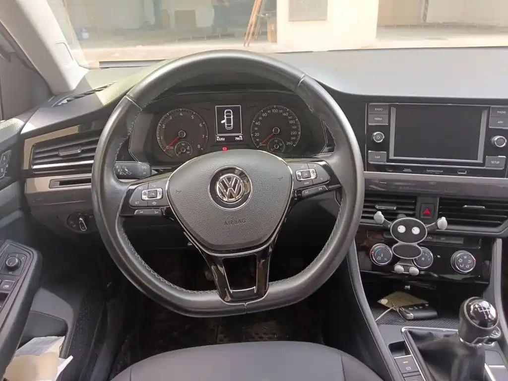 Bora 2020 1.5L manual comfort model купить на сайте DeffCars