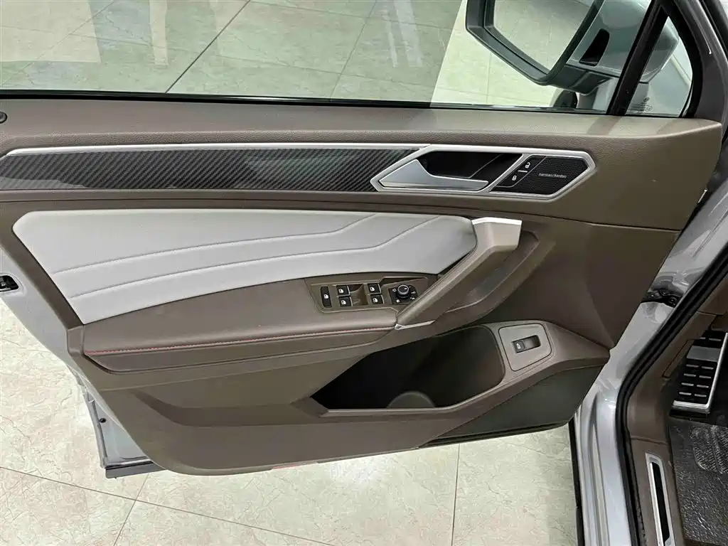 Tiguan L 2022 380TSI automatic four-wheel drive R-Line flagship version 7 seats купить на сайте DeffCars