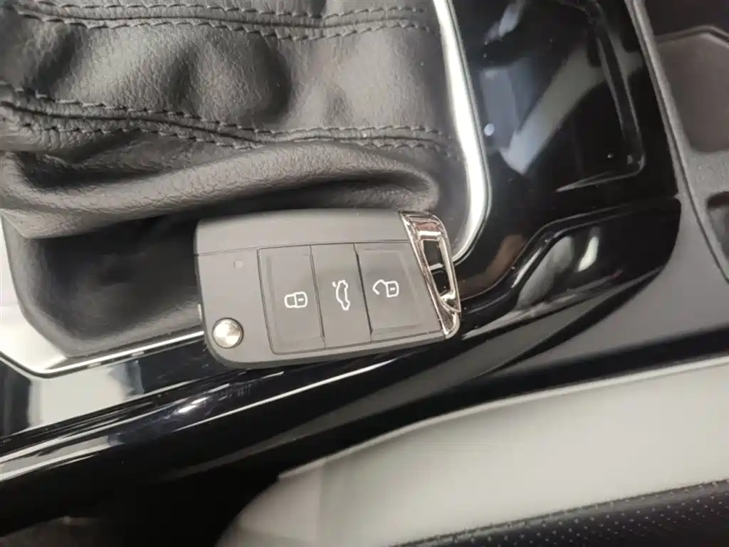 T-ROC 2023 300TSI DSG two-wheel drive starlight version купить на сайте DeffCars