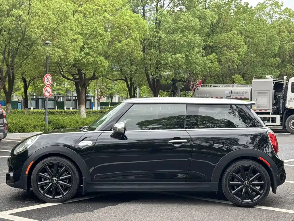 MINI 2019 2.0T COOPER S Artist купить на сайте DeffCars