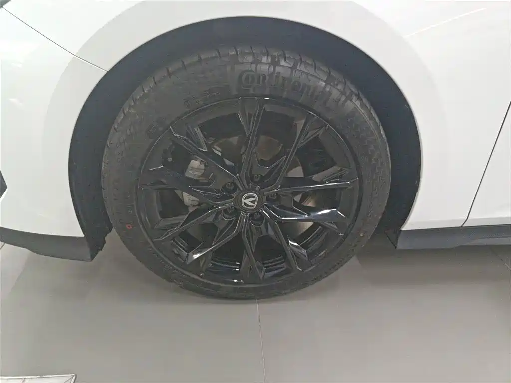Changan UNI-V 2024 1.5T premium model купить на сайте DeffCars