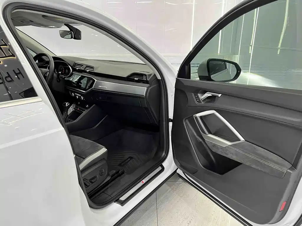 Audi Q3 2022 35 TFSI Fashionable and Dynamic купить на сайте DeffCars