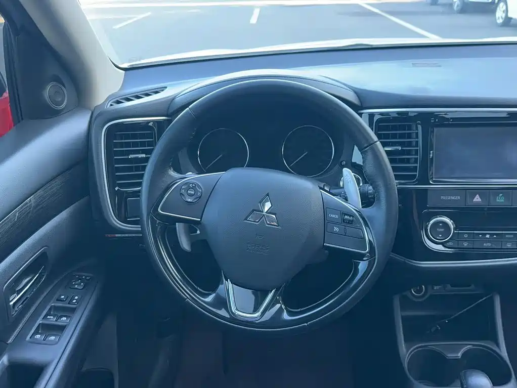 Outlander imported 2016 2.4L four-wheel drive elite version 7 seats купить на сайте DeffCars