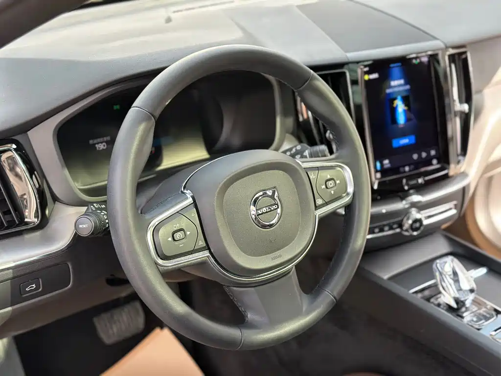 Volvo XC60 2023 B5 four-wheel drive Zhiyi Luxury Edition купить на сайте DeffCars
