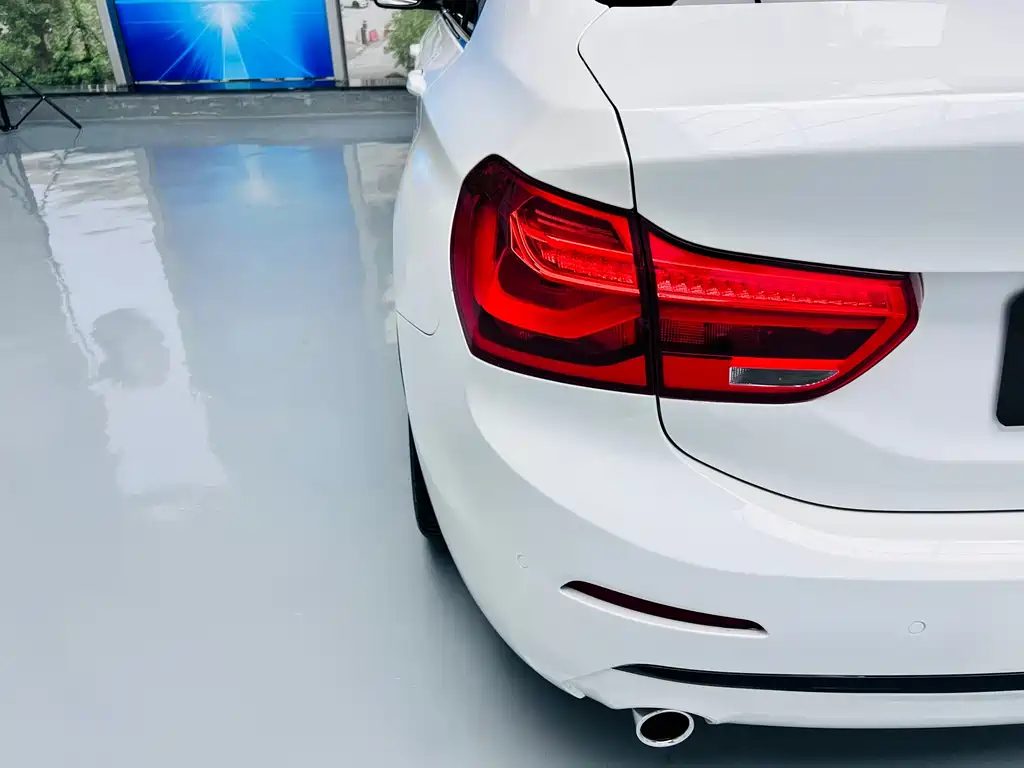 BMW 1 Series 2018 118i Sports купить на сайте DeffCars