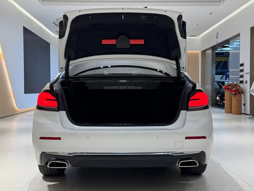 BMW 5 Series 2022 525Li Luxury Package купить на сайте DeffCars