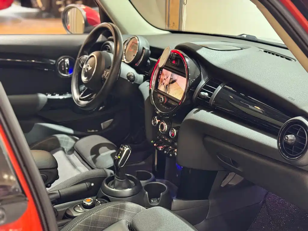 MINI 2019 1.5T COOPER Classic Five-Door Edition купить на сайте DeffCars