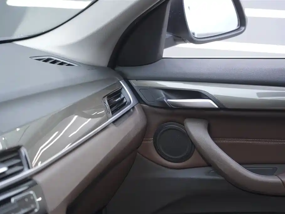 BMW X1 2019 xDrive20Li Exclusive Model купить на сайте DeffCars