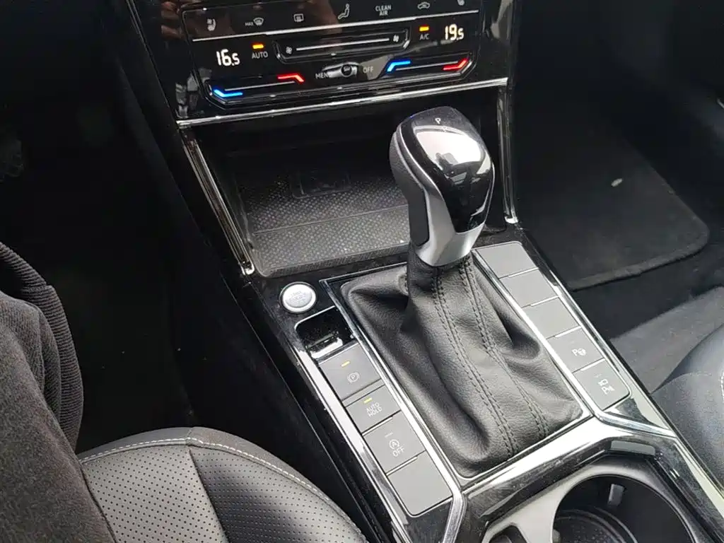 Passat 2025 Outstanding Model 380TSI Starry Sky Dragon Edition купить на сайте DeffCars