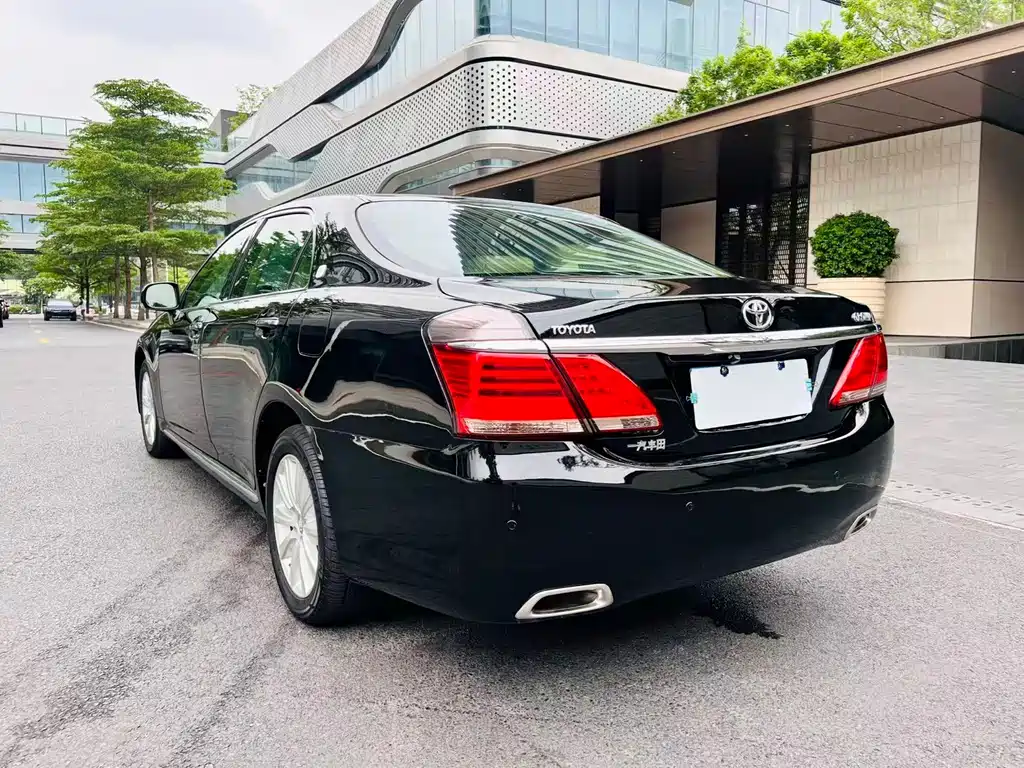 Crown 2012 2.5L Royal Leather Edition купить на сайте DeffCars