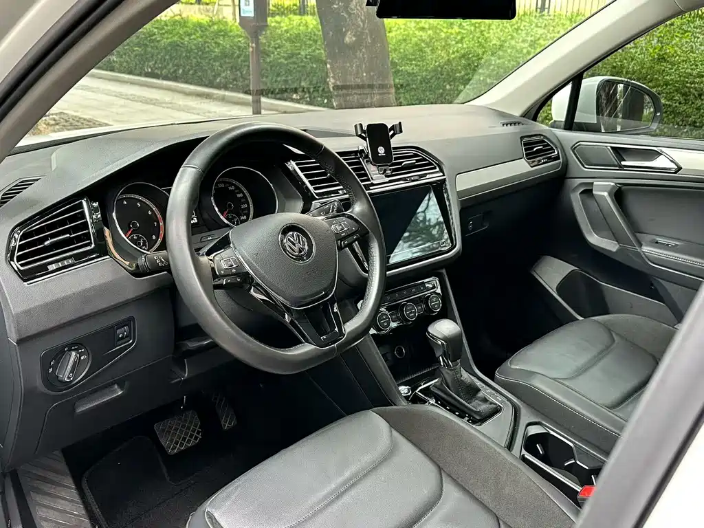 Tiguan L 2020 330TSI automatic two-wheel drive smart luxury version National VI купить на сайте DeffCars