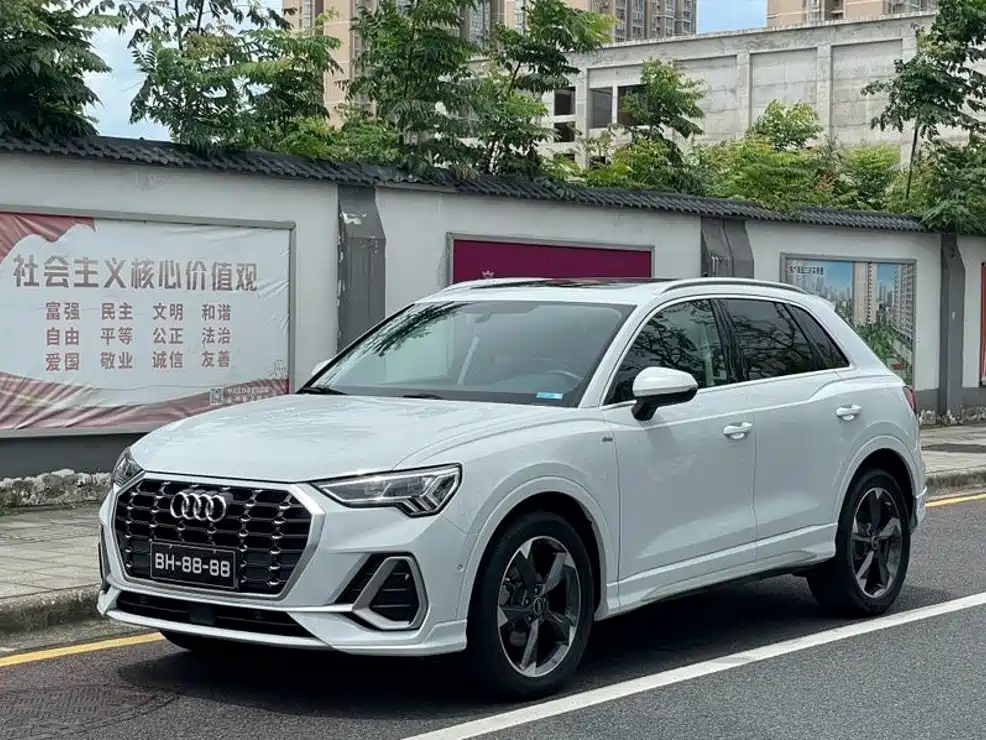 Audi Q3 2022 35 TFSI Fashionable and Dynamic купить на сайте DeffCars