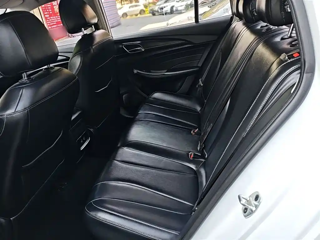 Roewe i5 2019 1.5L automatic 4G Internet Langham Edition купить на сайте DeffCars