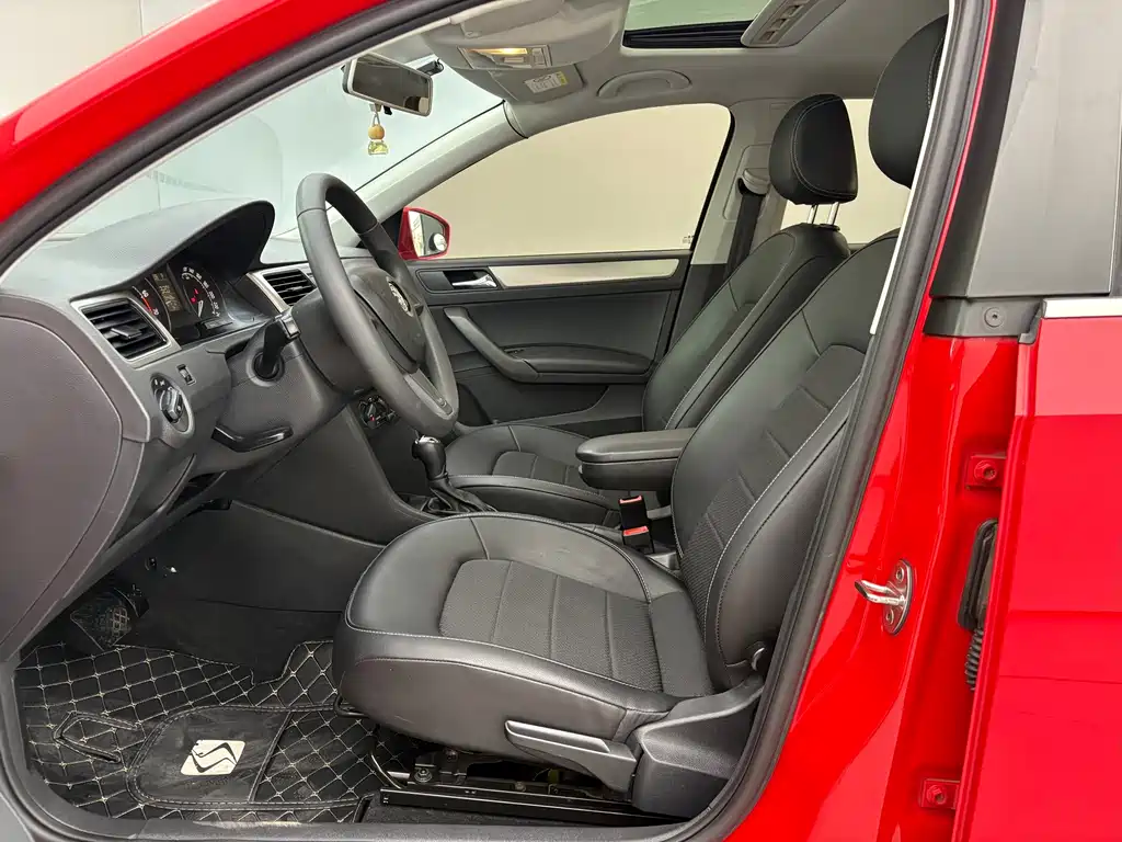 Xindong (Rapid Spaceback) 2016 facelift 1.6L automatic version купить на сайте DeffCars