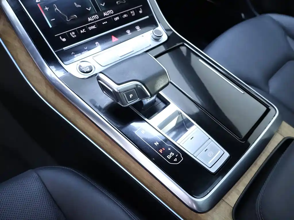 Audi Q7 2022 55 TFSI quattro S line ice and snow sports version купить на сайте DeffCars