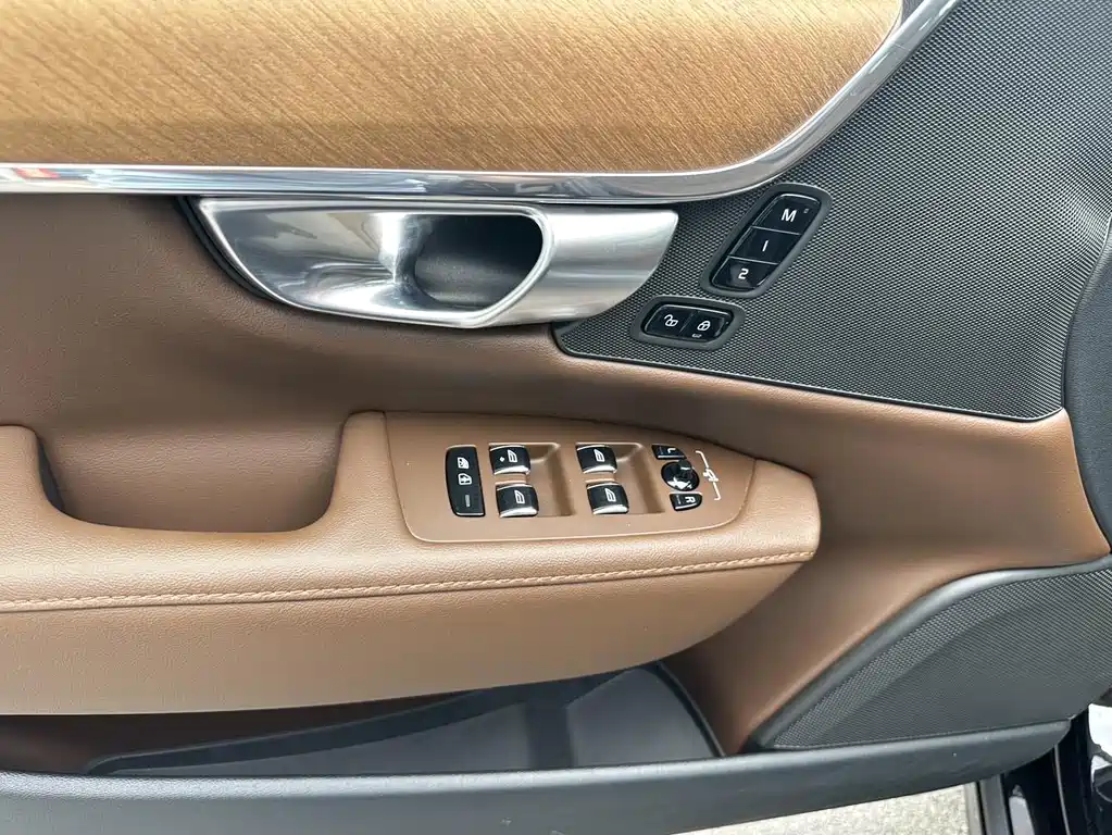 Volvo S90 plug-in hybrid 2024 plug-in hybrid four-wheel drive long range Zhiyi luxury version купить на сайте DeffCars
