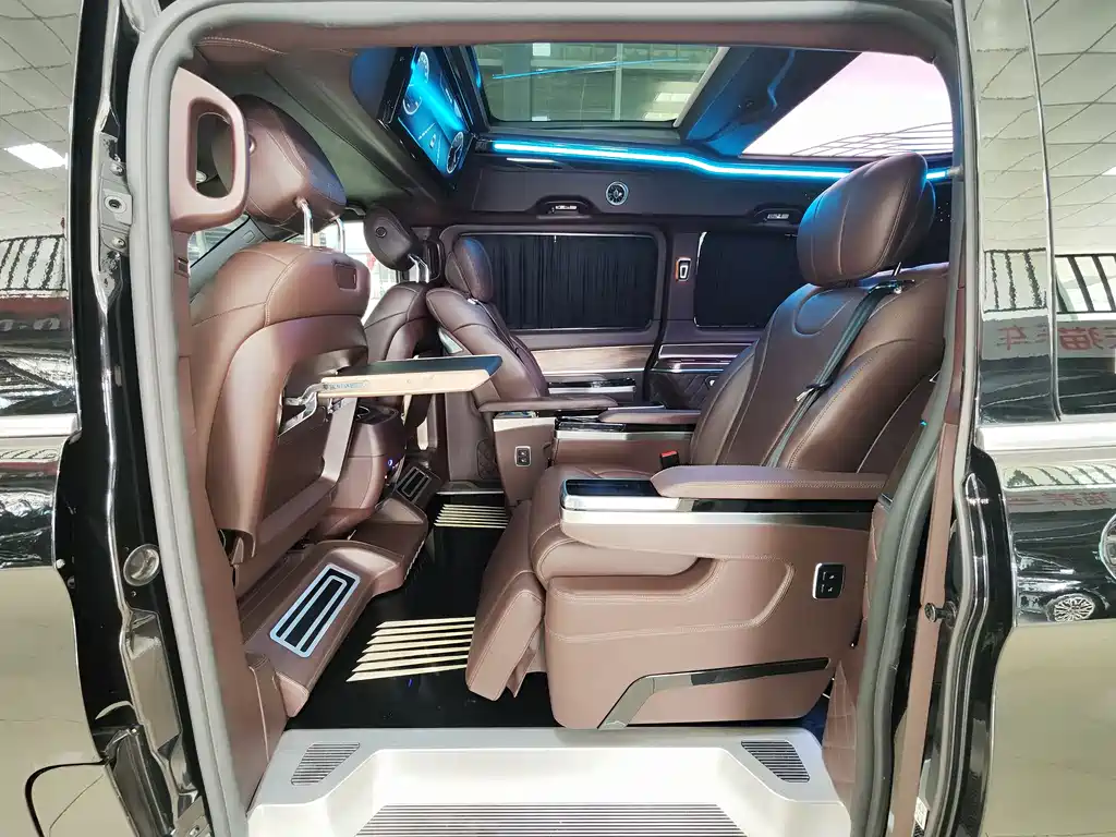 Mercedes-Benz V-Class 2022 V 260 L Long Wheelbase Premium Edition купить на сайте DeffCars
