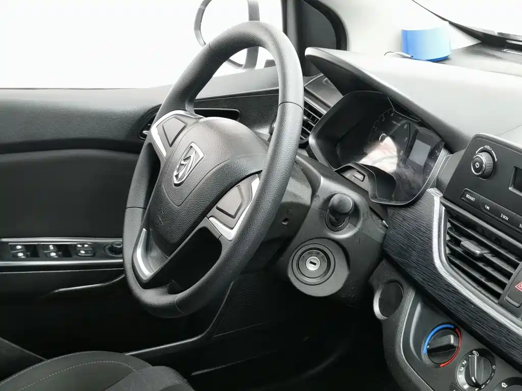 Baojun 310 2016 1.2L manual comfort model купить на сайте DeffCars