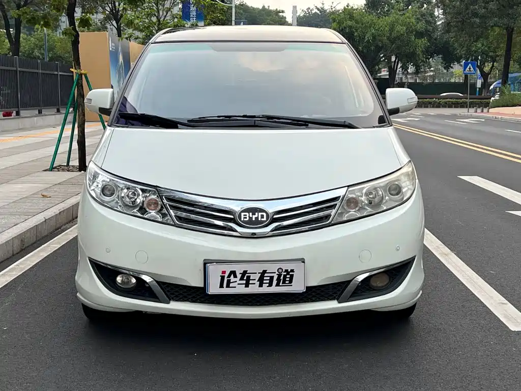 BYD M6 2015 2.4L automatic luxury model купить на сайте DeffCars