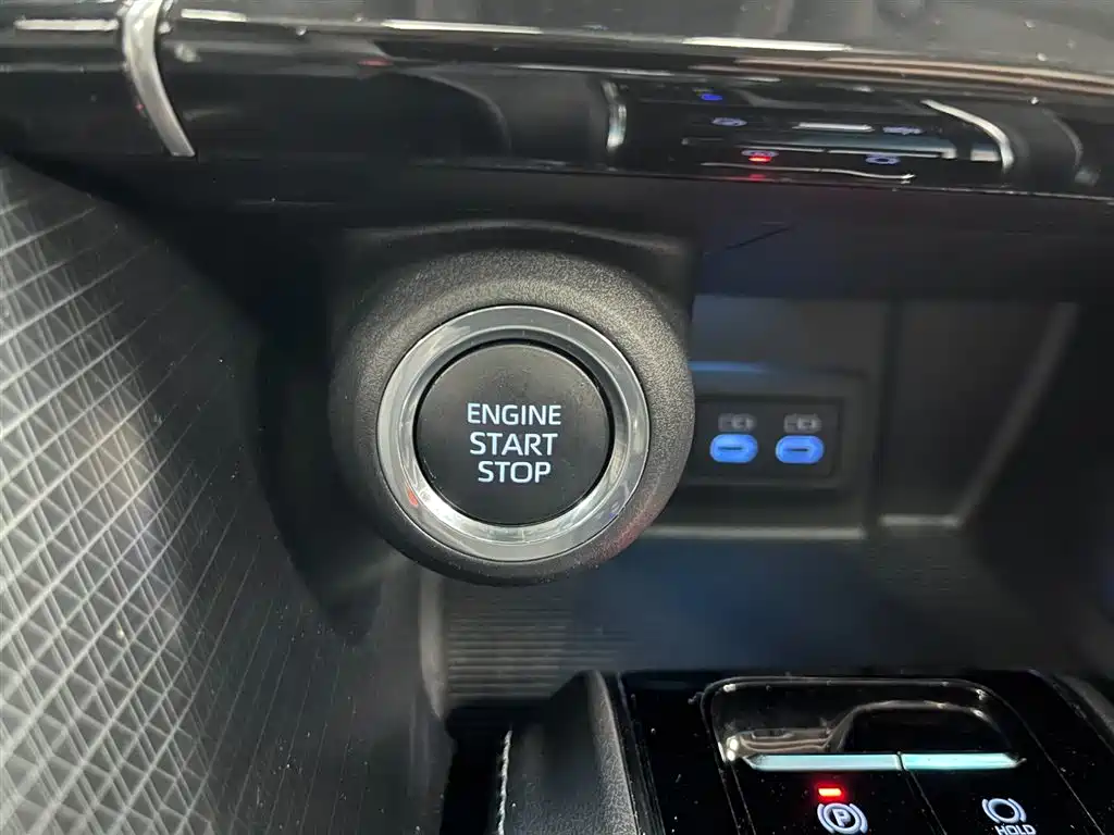 Vesa 2022 2.0L CVT two-wheel drive premium version купить на сайте DeffCars