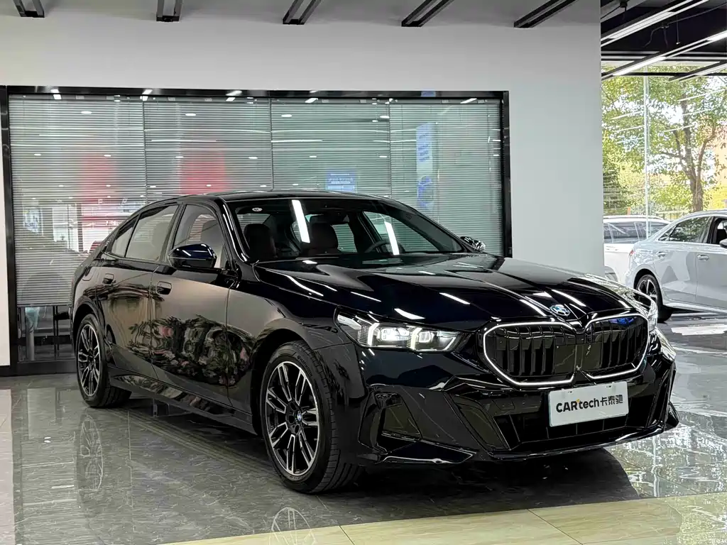 BMW 5 Series 2026 530Li Leading M Sports Package купить на сайте DeffCars