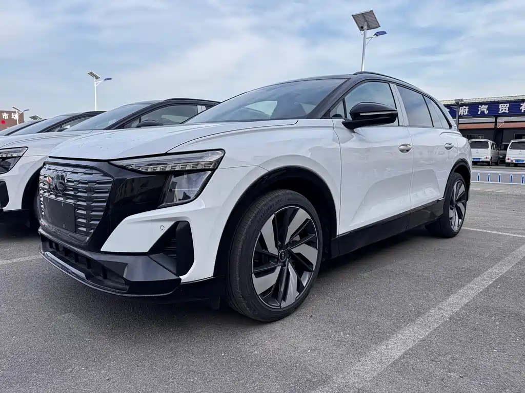 Audi Q5 e-tron 2023 40 e-tron Shiny Mecha Suit купить на сайте DeffCars