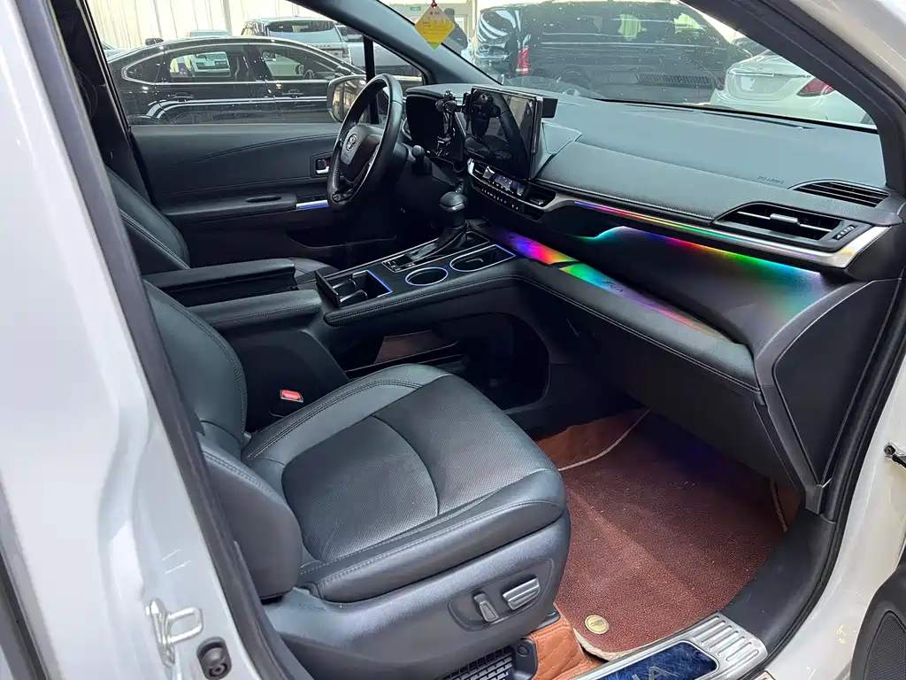 SIENNA 2023 2.5L Hybrid Premium Edition купить на сайте DeffCars
