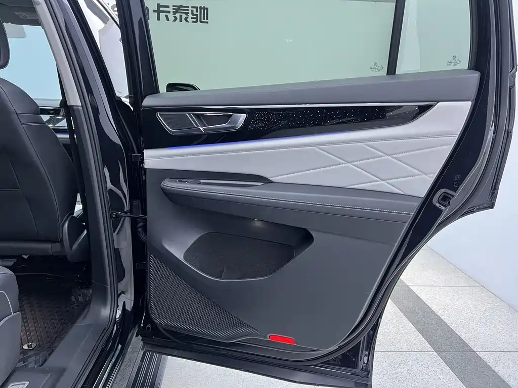 Touron 2024 380TSI four-wheel drive luxury version купить на сайте DeffCars