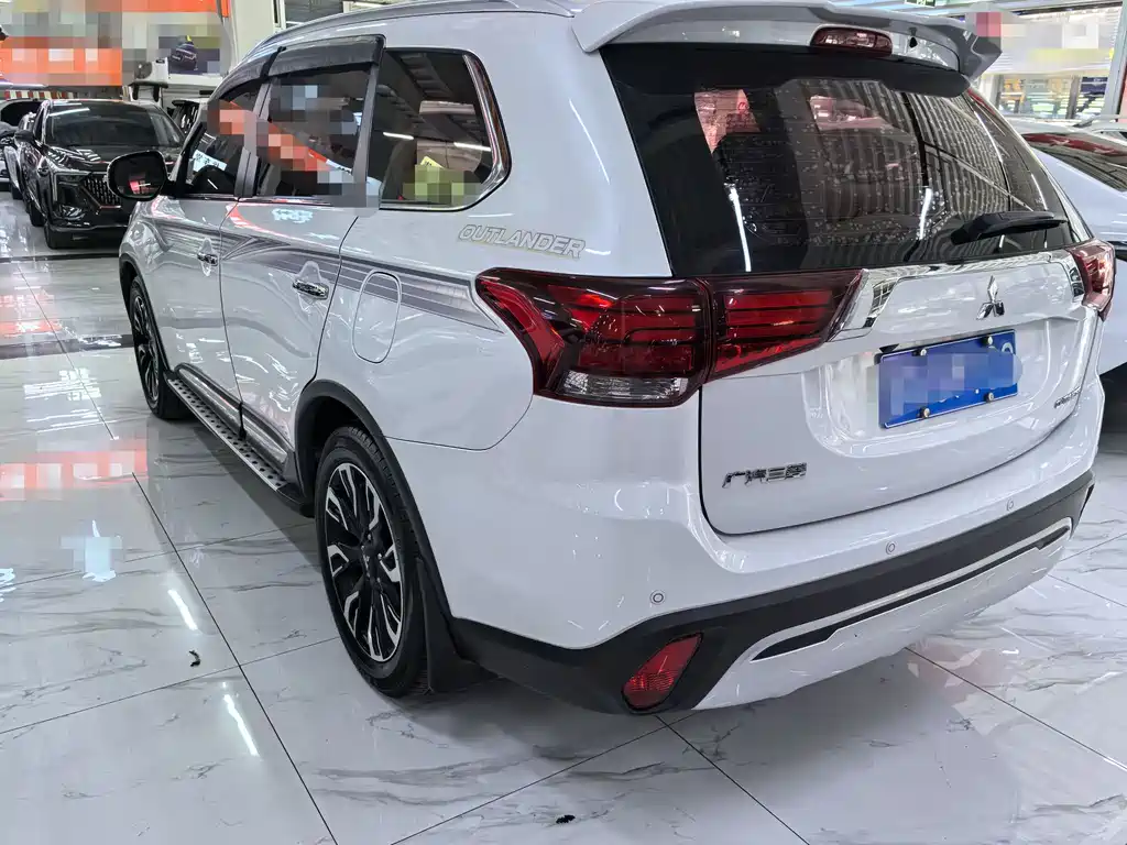 Outlander 2019 2.4L four-wheel drive exclusive version, 5 seats, National VI купить на сайте DeffCars