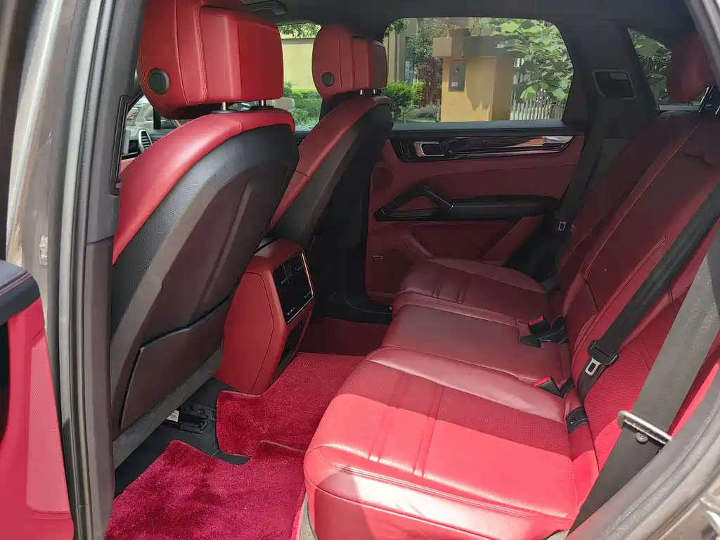 Cayenne New Energy 2022 Cayenne E-Hybrid 2.0T Platinum Edition купить на сайте DeffCars