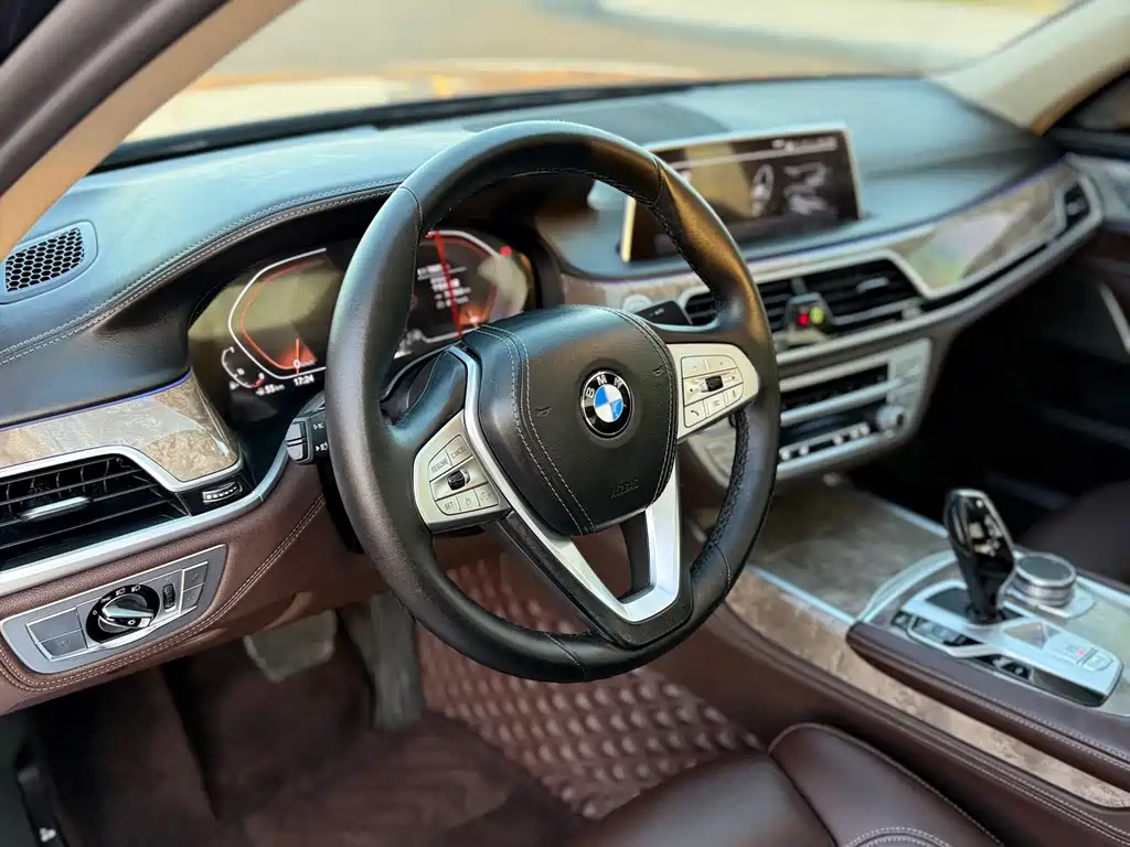 BMW 7 Series 2021 740Li Leading Luxury Package купить на сайте DeffCars